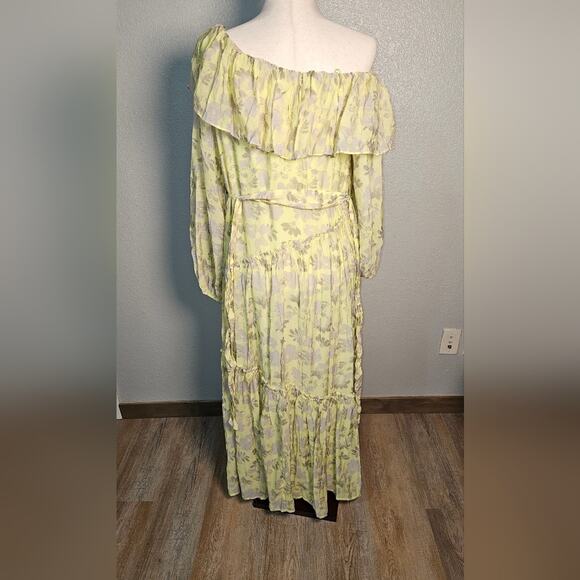 Astr Kaylani Floral Flowy Summer Dress Off Shoulder with ruffle and tiers Size M - Picture 9 of 13